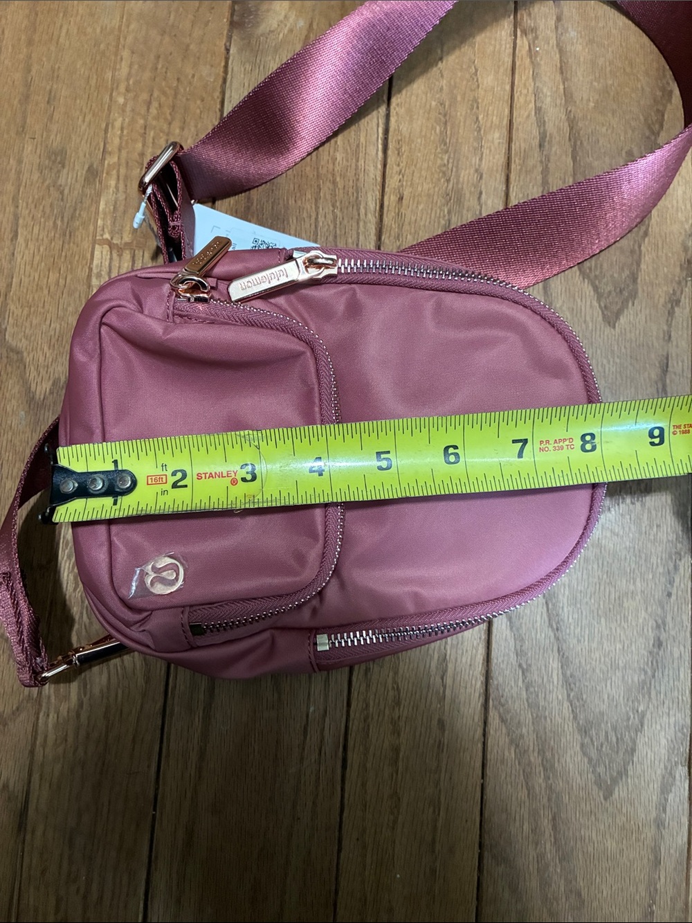 lululemon athletica Everywhere Sling Bag NWT - Picture 7 of 8